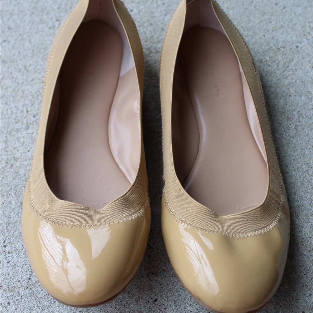 Banana Republic Patent Tan Ballet Flats. Size 9